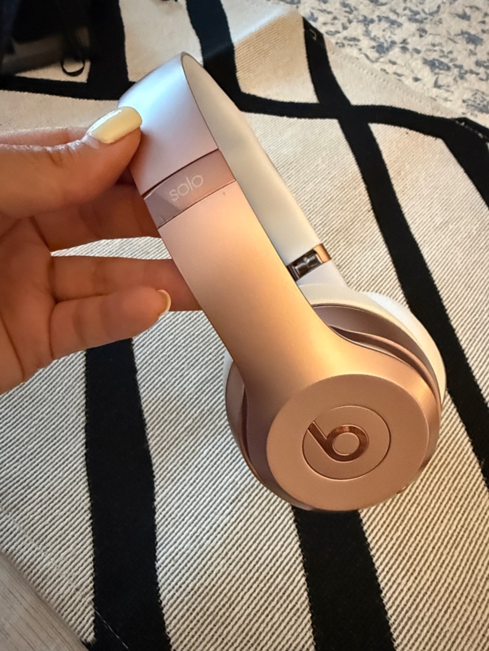 Beats by Dre Solo Wireless Headphones in Rose Gold